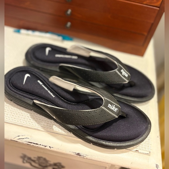 Nike Comfort Slide sandals - Picture 1 of 7